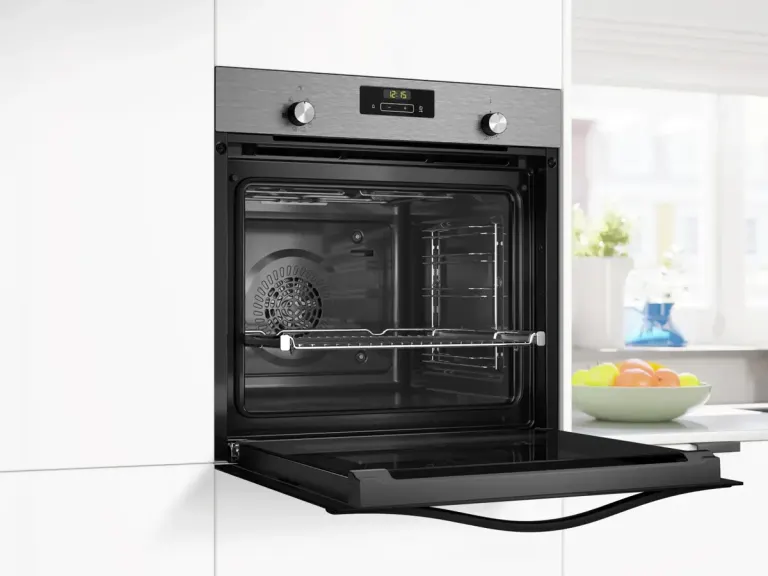 Horno multifunción Balay incluido en la cocina todo incluido de CMM