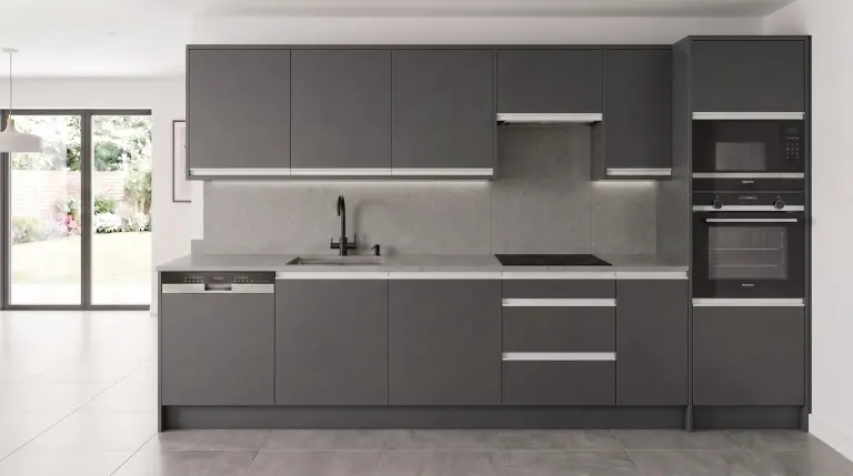 Cocina lineal a medida con 5 electrodomésticos Balay: Grafito con encimera y frontal en gris piedra