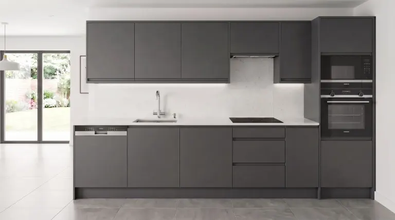 Cocina lineal a medida con 5 electrodomésticos Balay: Grafito con grifo cromado
