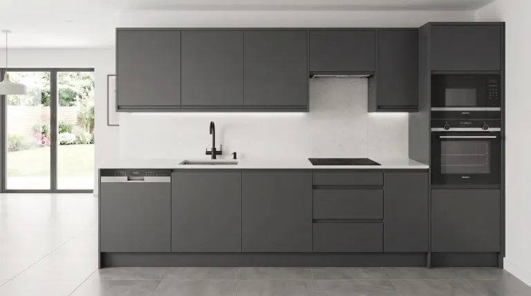 Cocina lineal a medida con 5 electrodomésticos Balay: Grafito con apertura gola, sin tiradores